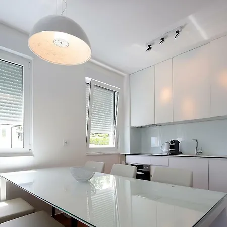 Elina Apartment *